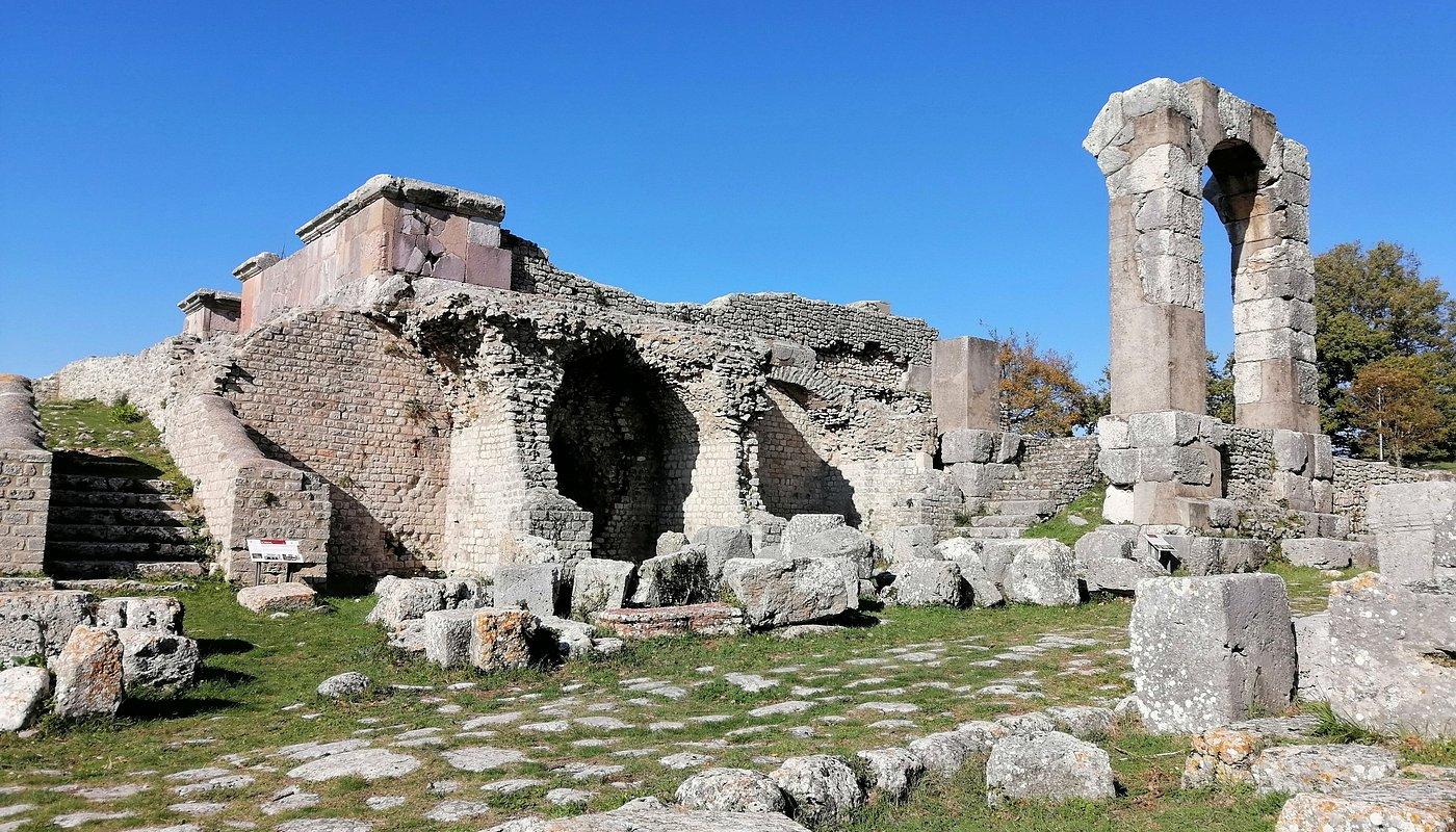 Rovine dell'antica città romana di Carsulae